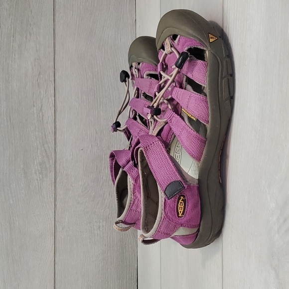 Keen Mens Newport Outdoor Waterproof Sandals Flats shoes sz 6 - Picture 1 of 11